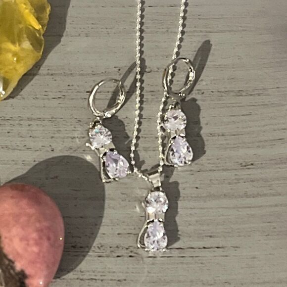 The Couture Cat Pendant Necklace and earrings set in sterling silver - Picture 2 of 12